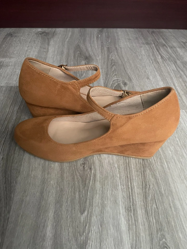 Forever shoes women brown suede Wedge heels 2.5in. size 8 buckle strap round toe - Image 4 of 4