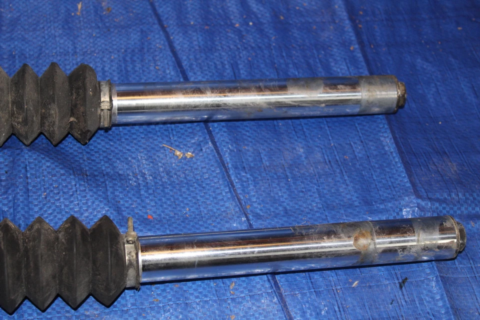 1983 Yamaha XT250 RIGHT LEFT FRONT SUSPENSION FORKS SHOCKS - Изображение 2 из 4