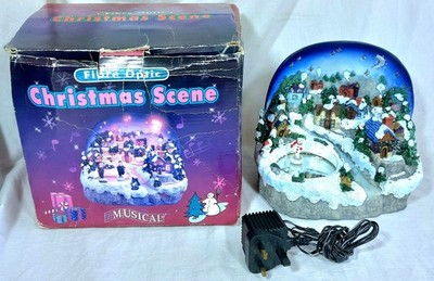Vintage Glasfaser musikalische animierte Weihnachtsszene mit Lichtern Eislaufen