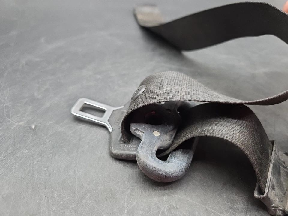 PORSCHE CARRERA 911 996 COUPE TARGA  FRONT SEAT BELT 99680303401 G6-922 - Imagem 4 de 4