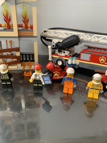 LEGO CITY: Downtown Fire Brigade (60216) - Bild 7 von 12