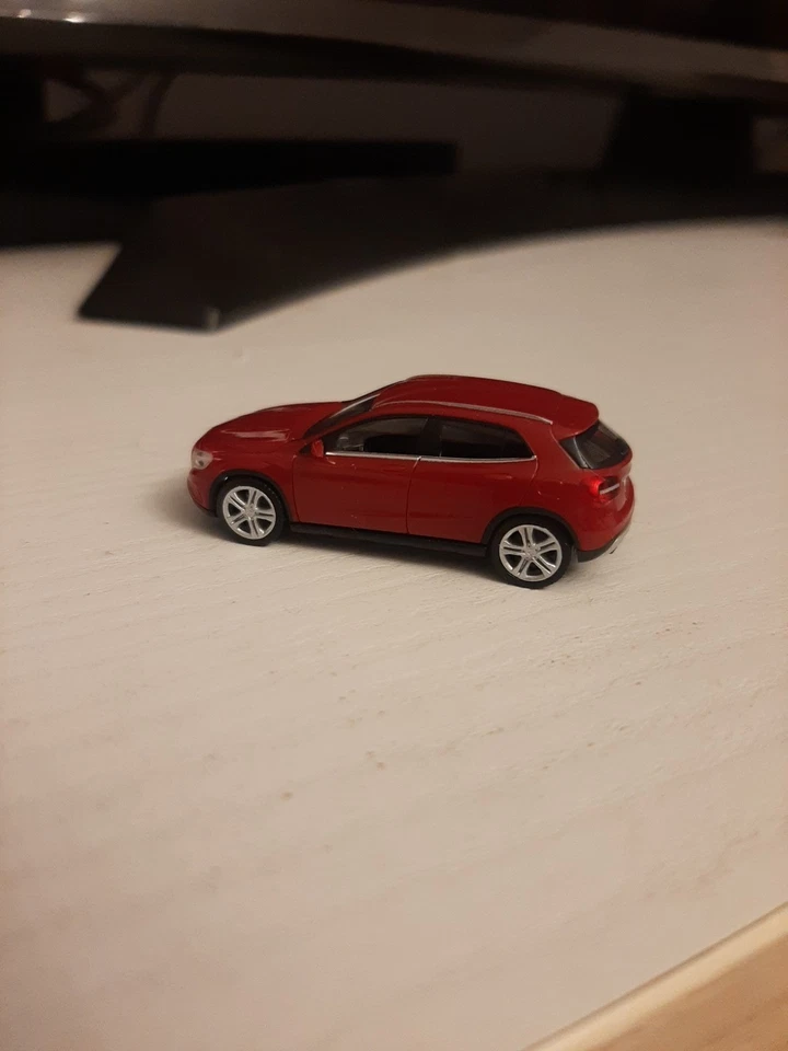 1:87 Herpa, MB GLA rosso, LEGGERE DESCRIZIONE - Immagine 2 di 4