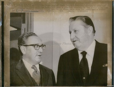 1975 Henry Kissinger Thomas Morgan Secretary State Foreign Affair Wirephoto 8x10