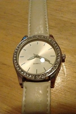 Montre Femme Style & Co Vintage – Argentée, Chiffres Arabes – Pile Neuve