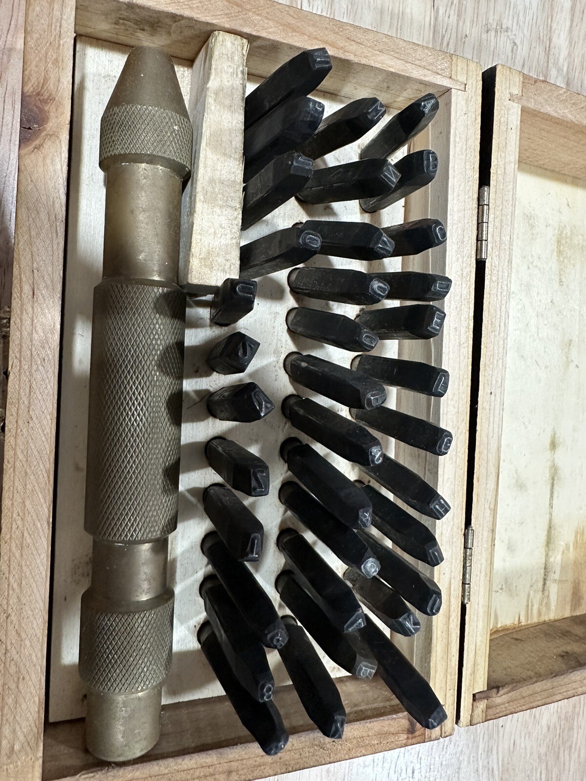 Personal stamping kit Punch of 36 letters and numbers