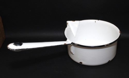 White Enamelware Sauce Pan with Pour Spout Metal Decorative - Picture 3 of 10