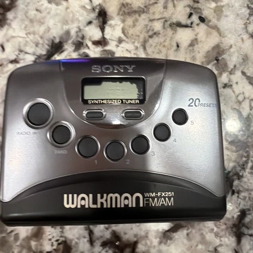 Vintage Sony Walkman WM-FX251 FM/AM Synthesized Tuner. PARTS ONLY