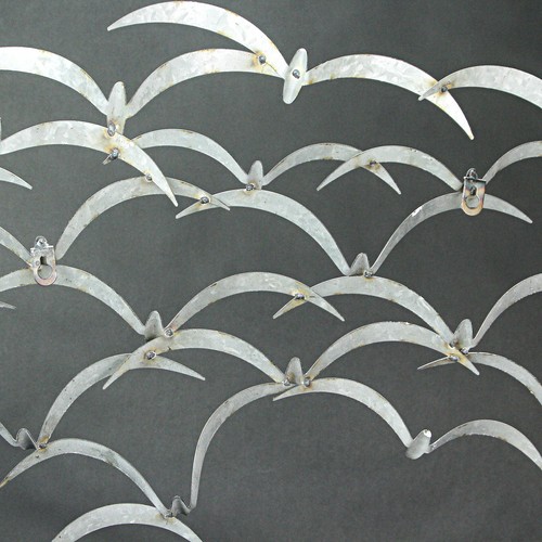 32 Inch White Metal Flock Of Birds Wall Art Modern Coastal Home Decor Sculpture - Imagen 8 de 8