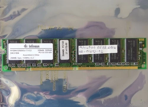 Infineon HYS64V32920GU-7.5-C2 256MB PC133 CL3 168-pin DIMM SDRAM