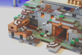 LEGO Minecraft The Mountain Cave #21137 (Retired) Incomplete