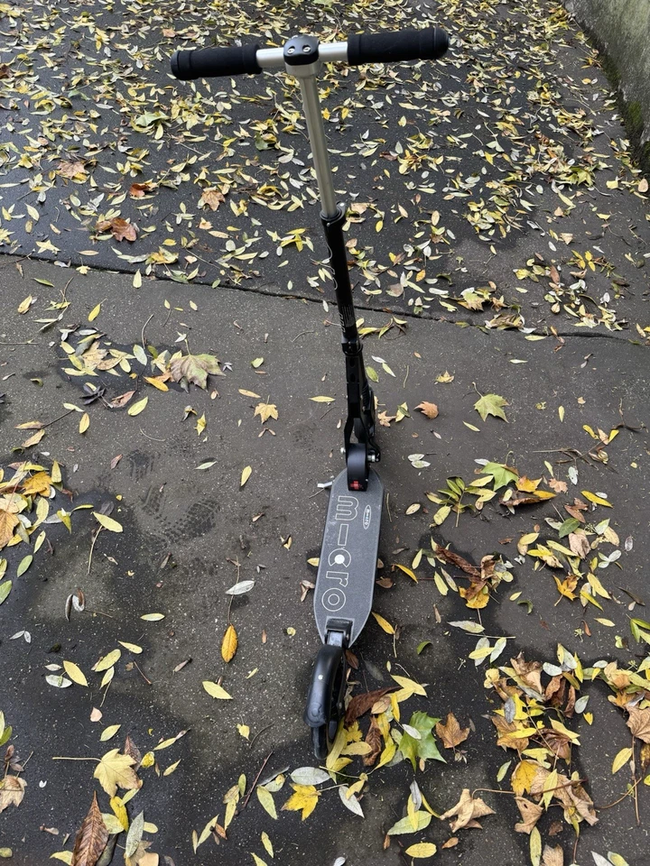 Micro Scooter Classic geeignet für Jugendliche und Erwachsene, Farbe schwarz - Bild 2 von 4