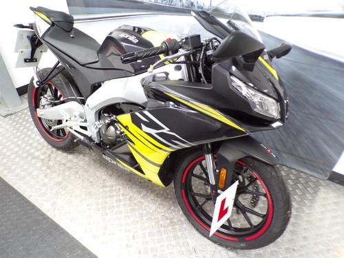 2025 APRILIA RS 125 WITH ONLY 431 MILES FROM NEW - Picture 2 of 20