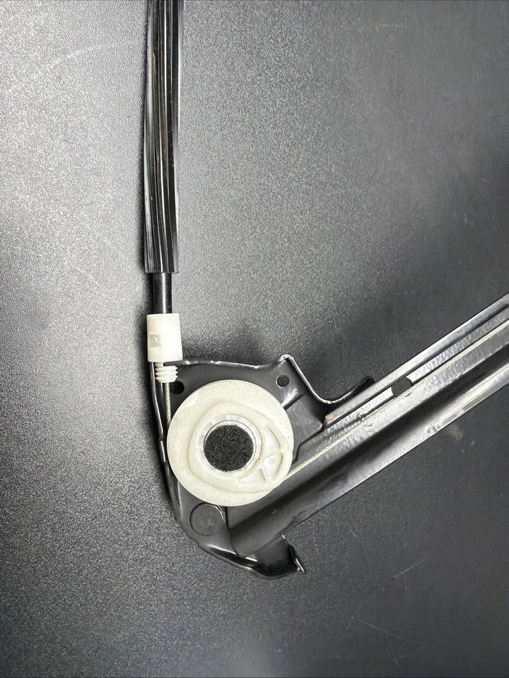 06-10 PONTIAC SOLSTICE SATURN SKY PASSENGER SIDE RIGHT WINDOW REGULATOR W/ MOTOR - Image 4 of 4