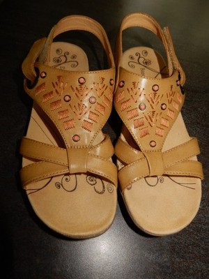 Baretraps Jaffee Open-Toe Faux Leather Sandals | Tan Boho| Size 6.5 M | EUC