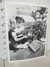 ARGUS CAMERA flash 1953 teenage girl Christmas tree gift box vintage photo