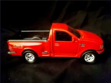 CLASSIC COLLECTIBLE 1:40 DIECAST METAL PLASTIC 97 FORD F150 4X4 PICKUP TRUCK RED