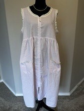 Vintage Pink Seersucker House Robe Zip Front Sleeveless Pockets Cottagecore