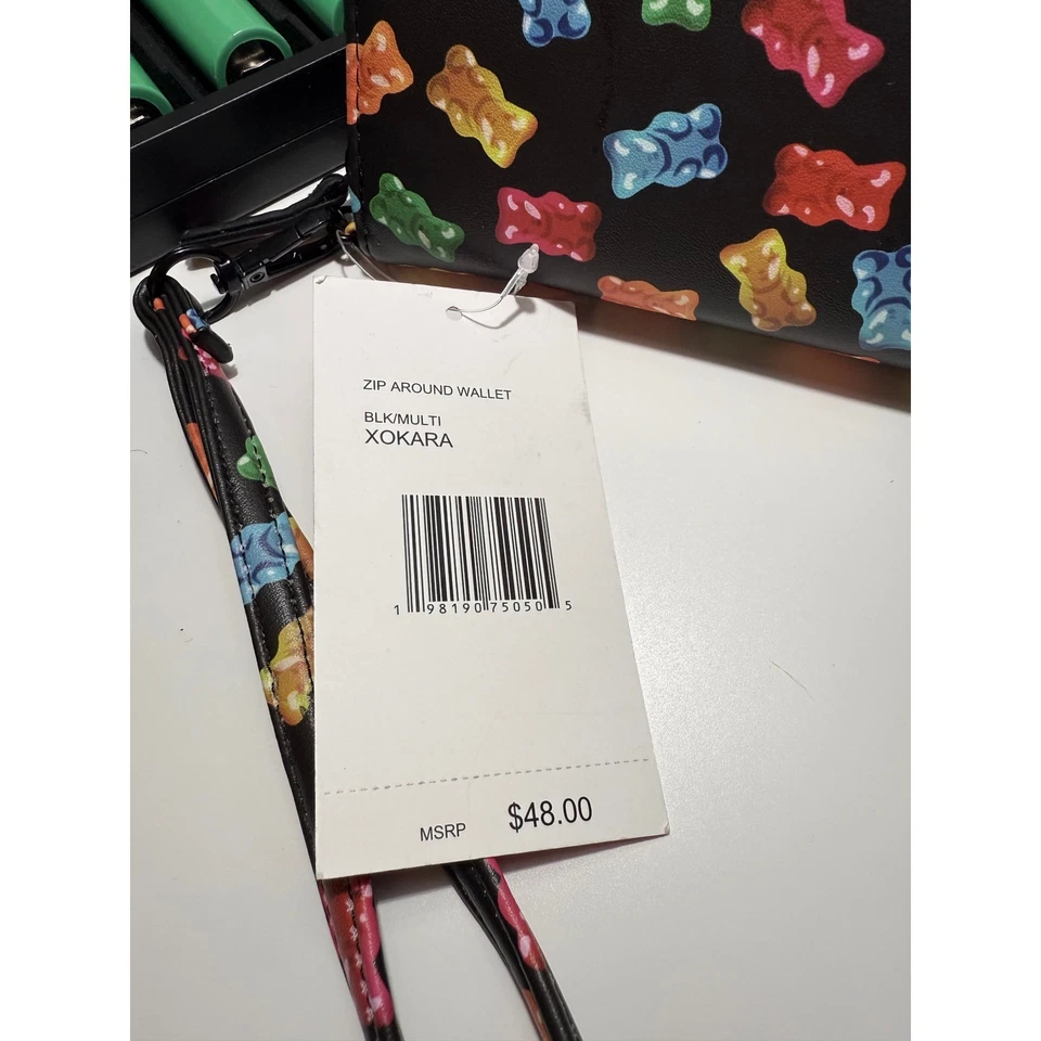 NUEVO CON ETIQUETAS Betsey Johnson Oso de Goma Cremallera Alrededor Cartera Bolso sin asas Muñequera XOKARA | Divertido Foto 4 de 4