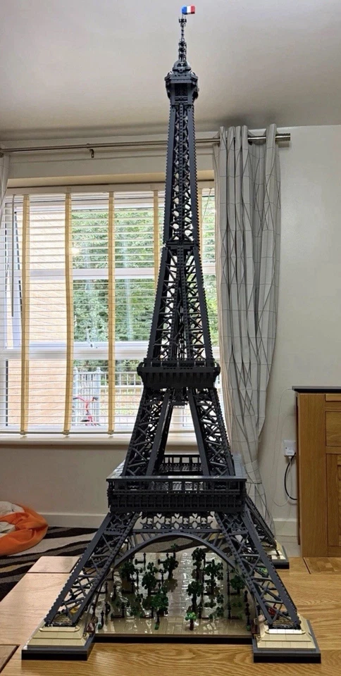 LEGO Icons 10307 Eiffel Tower, photo 1 of 5