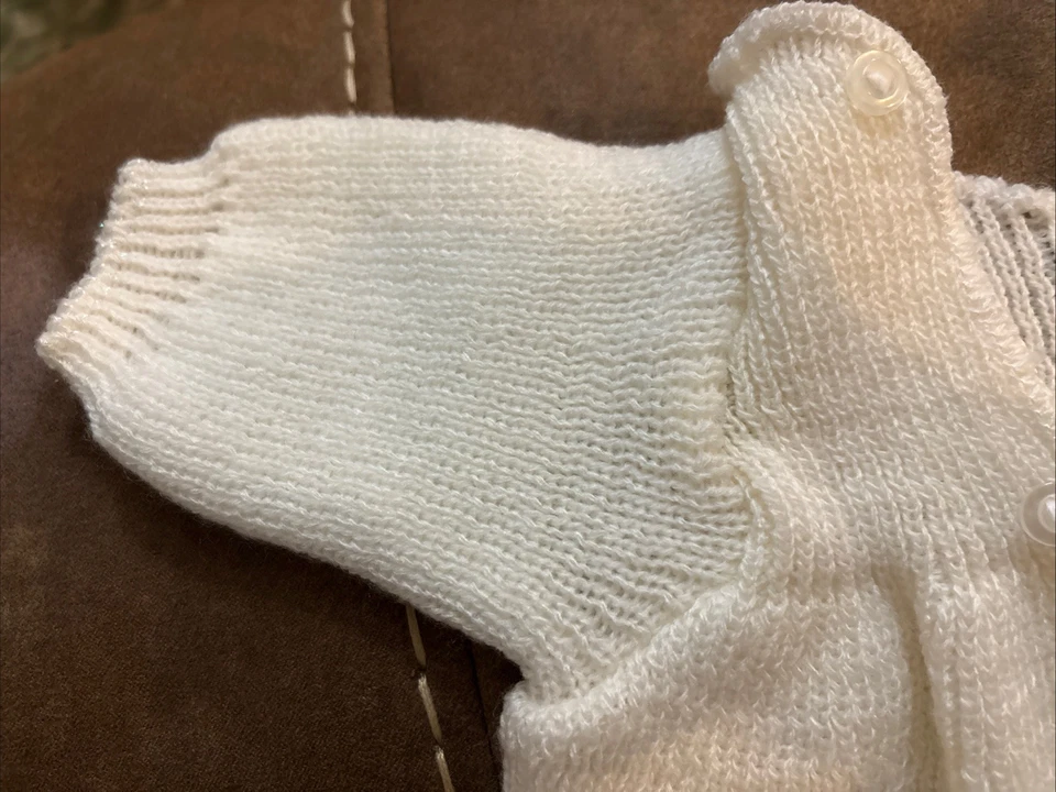 Suéter y mitones de punto para bebé prematuro a 3 meses Foto 3 de 4