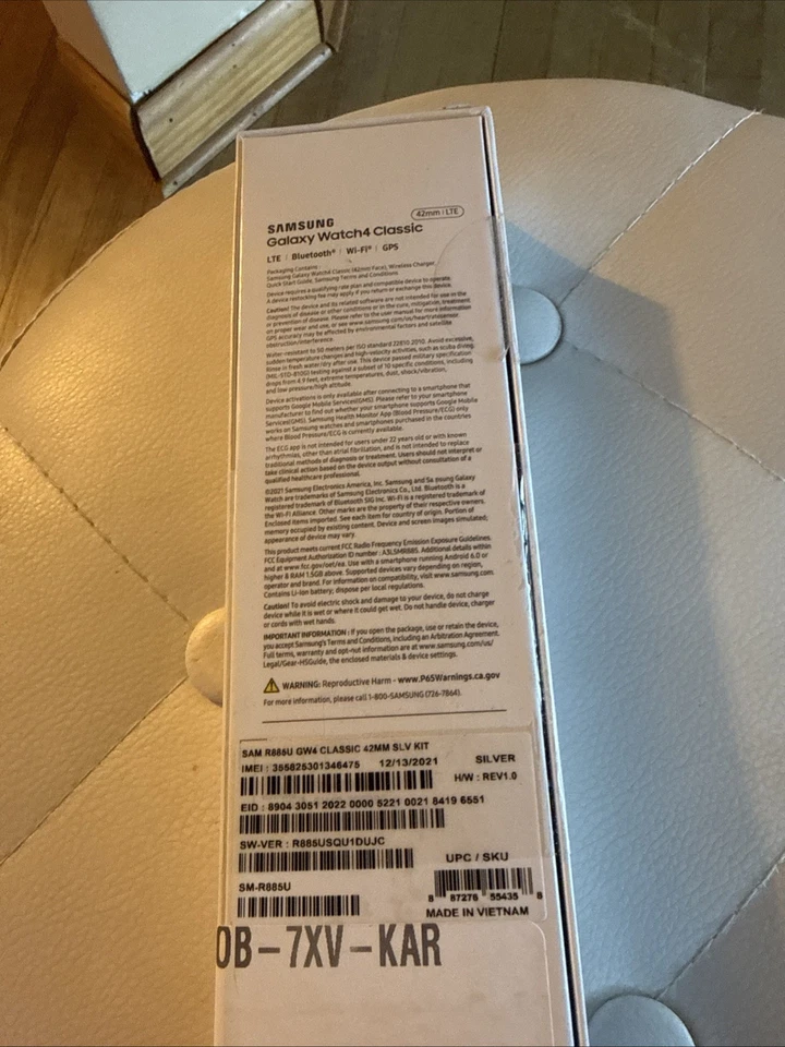 Samsung Galaxy Watch4 Classic SM-R885UZ - 42mm - Silver - LTE - Image 4 of 4