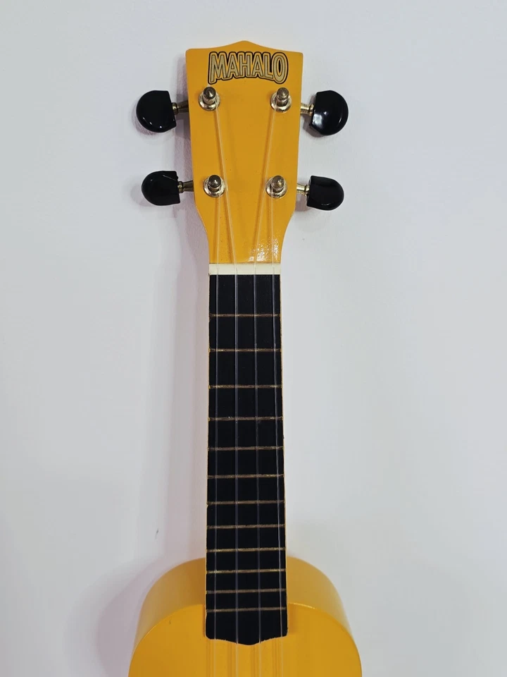 Mahalo Nubone U-30G-YE Ukulele Bright Yellow Gloss 21" Excellent Condition - Image 4 of 4