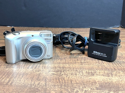 Nikon Coolpix E4800 ED Digital Camera 8.3x ED Lens w/Charger & Battery TESTED