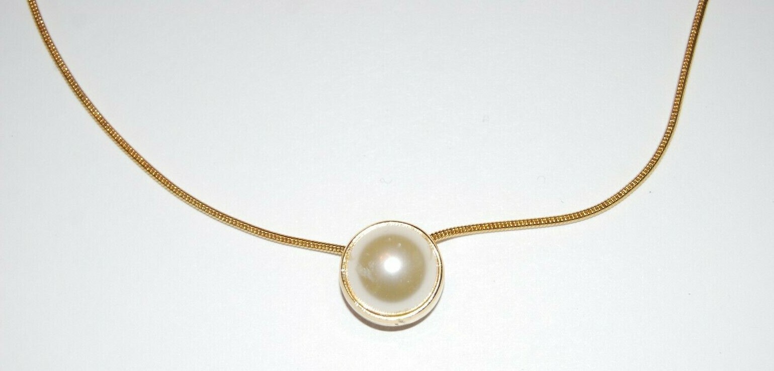 Elegant Vintage Bezel Set Faux Pearl Pendant On Golden Chain Statement Necklace