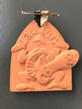 Fasnacht Plakette Laufen/CH 1980 - Schweiz, Keramik, 9x5 cm braun, Anhänger