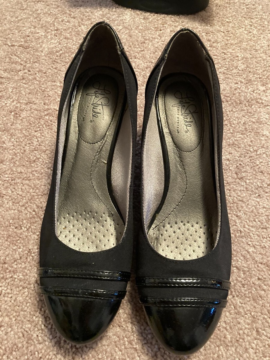 Life Stride Stretch Women's Wedge Pump Sz M Black Fabric Patent