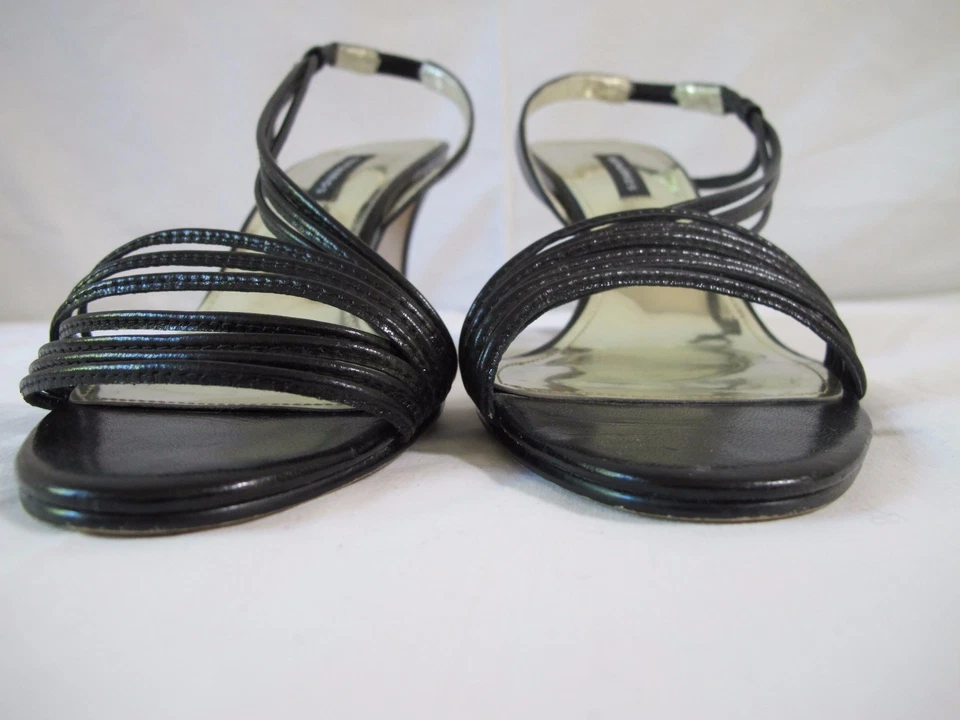 Sandalias de tacón Caparros de charol negro con tiras 8,5 medianas Foto 3 de 4