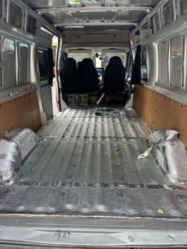 Schiuma isolante camper furgone insonorizzata cella chiusa autoadesiva 7mm x 10m vw t6 - Foto 2 di 9