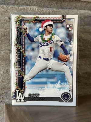 2025 TOPPS HOLIDAY ROKI SASAKI ROOKIE SANTA HAT LIGHTS VARIATION SP SHORT PRINT