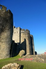 PHOTO  CAERPHILLY CASTLE . A VIEW OF THE SOUTHERN SIDE OF THE CASTLE WITH THE LE