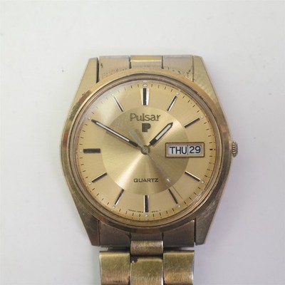 Vtg Men's Pulsar 36mm Quartz watch Japan Runs Great Gold Y563-8209