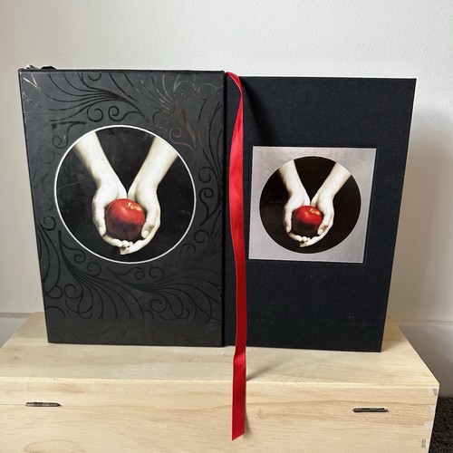 Twilight Collectors Edition Hardcover Signed w/ Slipcase Book Stephanie Meyer - Bild 2 von 10