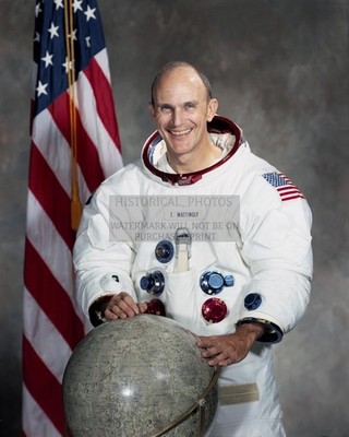 KEN MATTINGLY ASTRONAUT APOLLO 16 COMMAND MODULE PILOT 1972 8X10 PHOTO