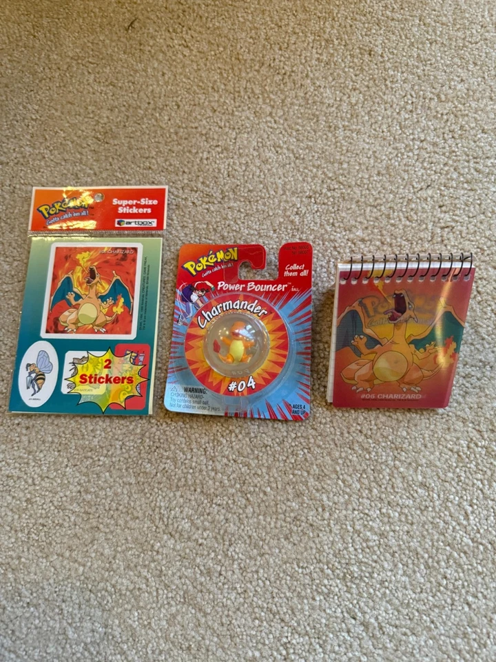 NUEVO SELLADO DE FÁBRICA 1999 HASBRO POKEMON CHARMANDER #04 BOLA + 2 JUGUETES CHARIZARD Foto 2 de 4
