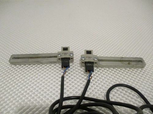 ONE USED OMRON T-BEAM PMS EMITTERS EESPWL411 AND EESPWD411.