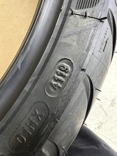 Michelin Commander III Touring 130/70B18 Front Tire 0305-0683 MFG2019 Harley - Picture 7 of 7