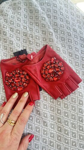 AUTHENTIC LIMITED EDITION LUXURY Karl Lagerfeld Leather Mittens Gloves Size M.