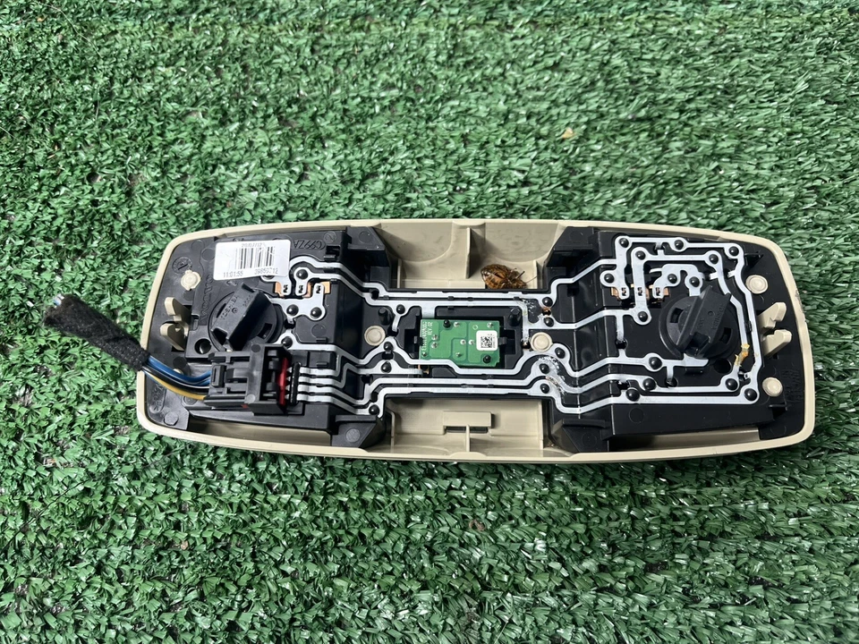 11-13 Volvo S60 Overhead Reading Dome Light Lamp Assembly OEM 39859712 - Image 2 of 3