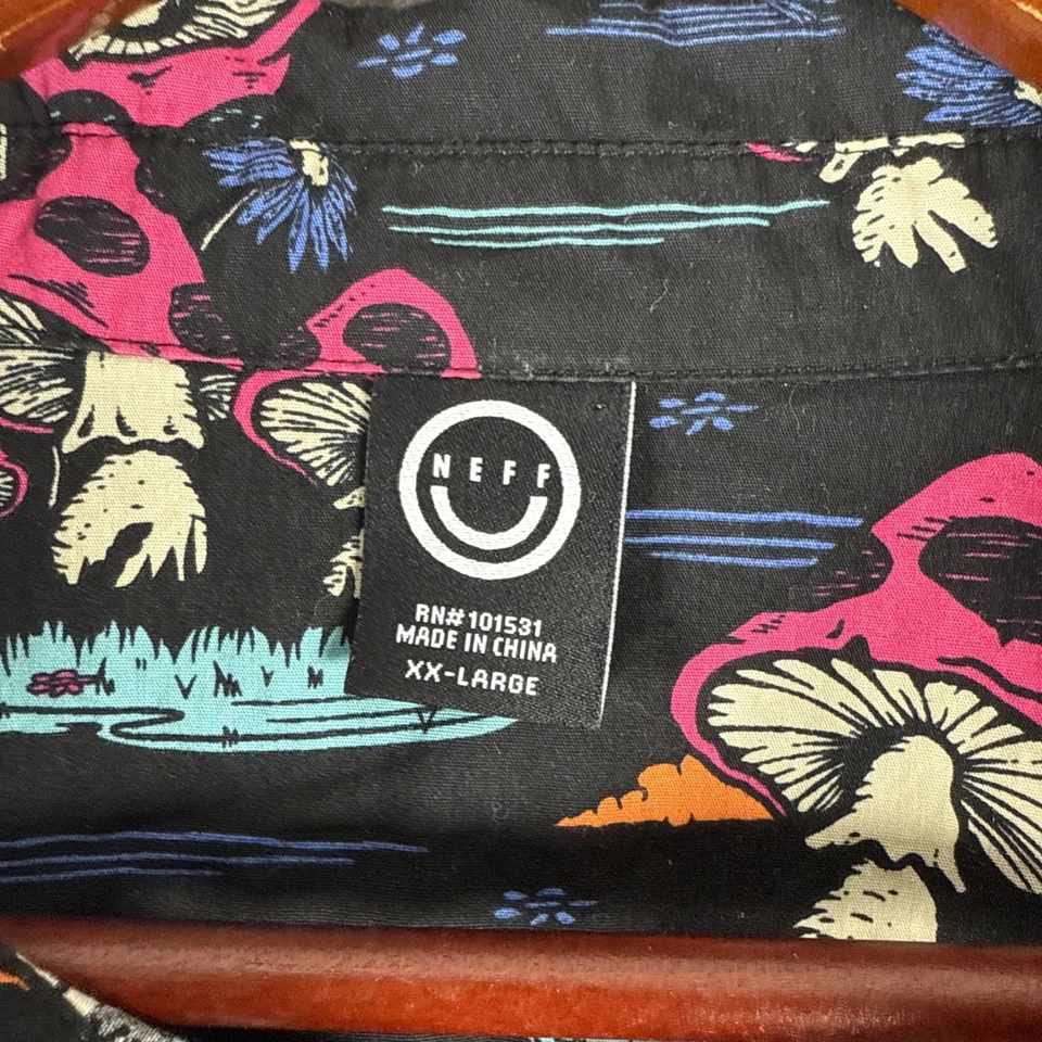 Camisa Neff Psicodélica Bosque de Setas Para Hombres 2XL Negra Botón Cara Smiley Patinador Foto 2 de 4