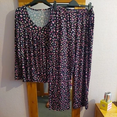 pjs fits 22 top and trousers soft easy wear black mix worn twice ex condition - Image 1 of 4