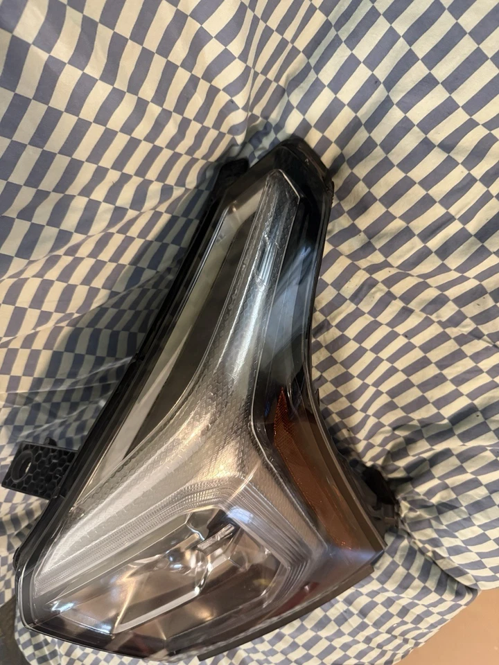 2015-2020 GMC Yukon XL LH Left Driver Side Headlight w/DRL Halogen OEM - Image 3 of 4