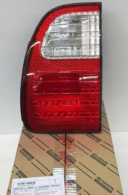 NEW LEXUS LX J100 REAR RIGHT INNER TAIL LAMP 8158160040 81581-60040 OEM