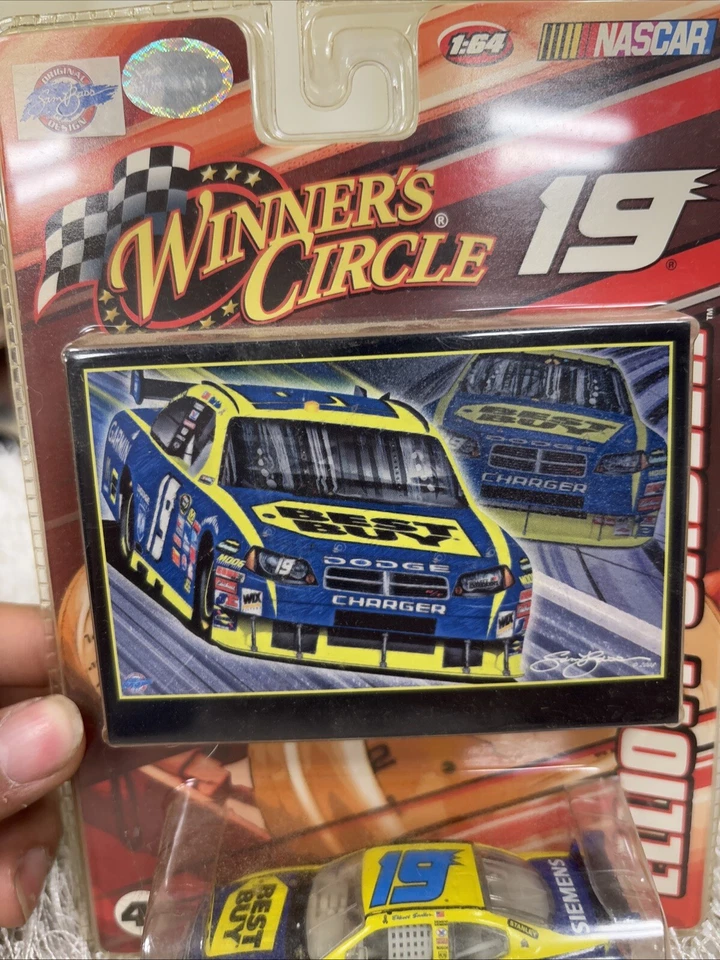 Elliott Sadler Best Buy #19 vencedor círculo fundido em escala 1/64 - Imagem 2 de 4