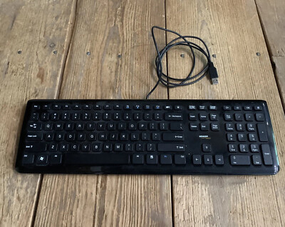 AmazonBasics Computer Keyboard Wired Low-Profile Keys Quiet KU-0833 .