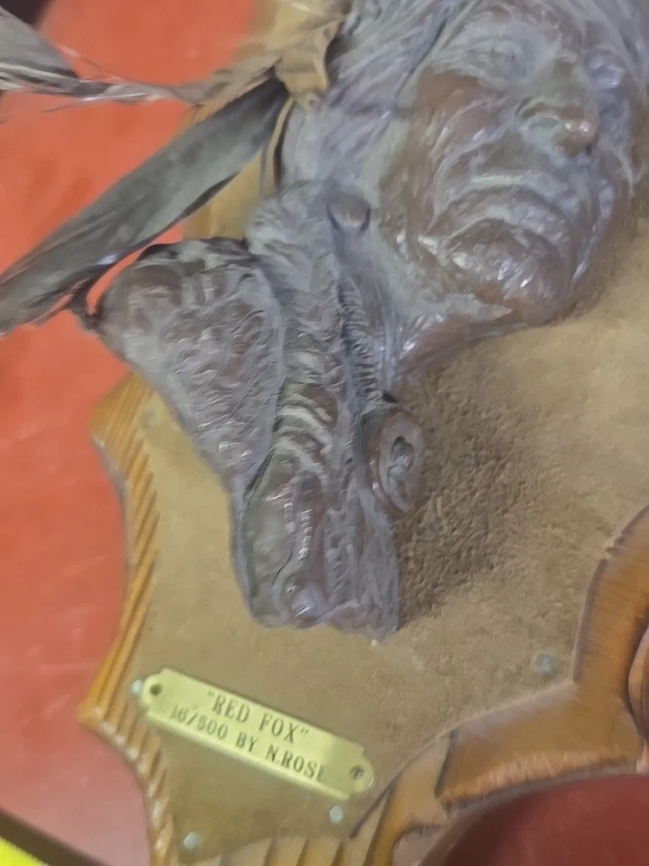 Neil J Rose Edición Limitada 16/500 Chief Zorro Rojo Medio Busto Montado en Gamuza y Placa de Madera Foto 3 de 4