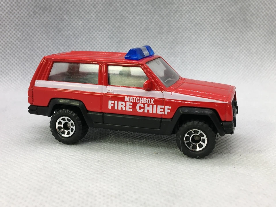 JEEP  CHEROKEE    FIRE CHIEF  -  Matchbox - Image 2 of 4